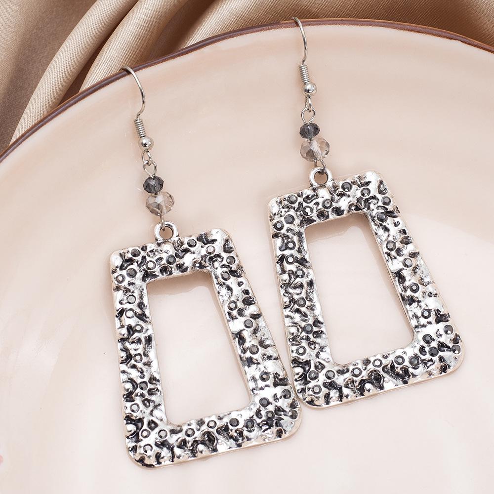 Retro Hollow Trapezoidal Rhinestone Earrings with Irregular Concave-Convex Alloy Inlay золотой
Retro Hollow Trapezoidal Rhinestone Earrings with Irregular Concave-Convex Alloy Inlay золотой