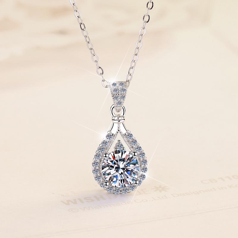 S925 Sterling Silver Moissanite Necklace - Trendy Light Luxury Fashion Jewelry for Women Empty Setting 1 Carat
S925 Sterling Silver Moissanite Necklace - Trendy Light Luxury Fashion Jewelry for Women Empty Setting 1 Carat