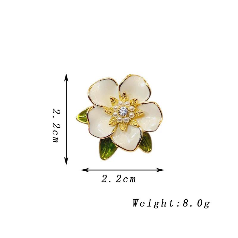 White Enamel Oil Flower Brooches for Women Green Leaf Imitation Pearl Rhinestones Floral Brooch Pins Fashion Sweet Zircon Gifts
White Enamel Oil Flower Brooches for Women Green Leaf Imitation Pearl Rhinestones Floral Brooch Pins Fashion Sweet Zircon Gifts