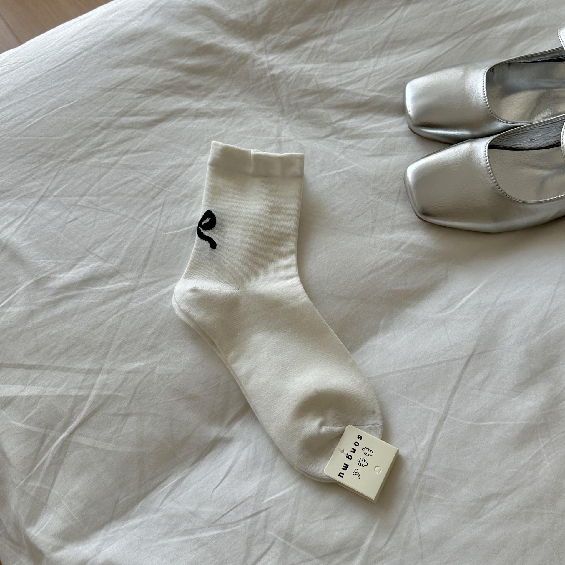 Small Gentle~ Heel Bow Ins Wind Korean Girl Socks Pure Desire Wind Middle Tube Stacking Socks With Small Leather Shoes One size
Small Gentle~ Heel Bow Ins Wind Korean Girl Socks Pure Desire Wind Middle Tube Stacking Socks With Small Leather Shoes One size
