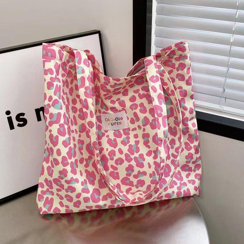 1pcs Fashion Pink Leopard Print Canvas Tote Large Capacity Shoulder Bag for Outdoor Travel Daily Commute & Shopping розовый
1pcs Fashion Pink Leopard Print Canvas Tote Large Capacity Shoulder Bag for Outdoor Travel Daily Commute & Shopping розовый