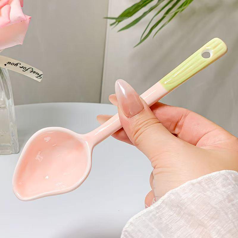 Gradient Love Ceramic Spoon Romantic Macaroon Heart Coffee Spoons Cute Ceramic Mixing Dessert Spoons Girl Tableware
Gradient Love Ceramic Spoon Romantic Macaroon Heart Coffee Spoons Cute Ceramic Mixing Dessert Spoons Girl Tableware