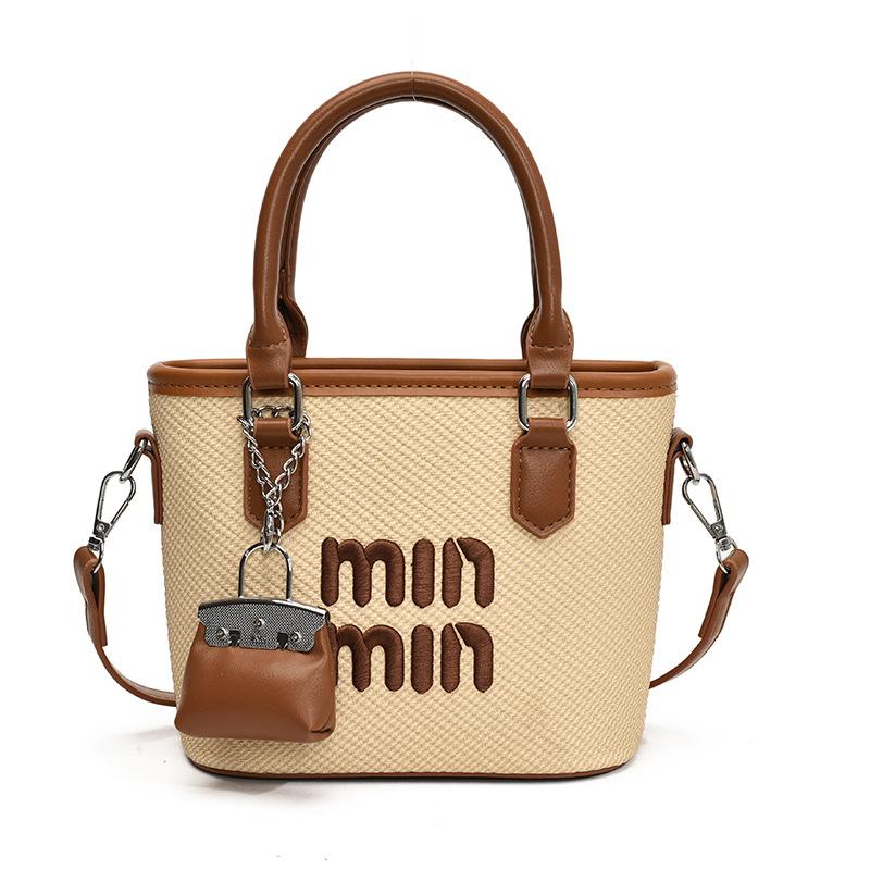 Large-capacity handbag bag women s autumn and winter new simple popular messenger bag women s casual shoulder bucket bag single package хаки
Large-capacity handbag bag women s autumn and winter new simple popular messenger bag women s casual shoulder bucket bag single package хаки