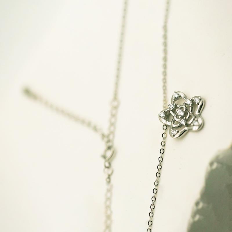 Lively Six-Pointed Star Camellia S925 Sterling Silver French Pendant Necklace 925 Silver
Lively Six-Pointed Star Camellia S925 Sterling Silver French Pendant Necklace 925 Silver