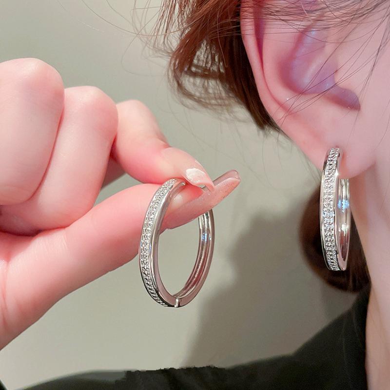 CAOSHI Noble Party Circle Hoop Earrings for Women Copper Color Accessories with Brilliant Zirconia Fashion Female Zircon Gift
CAOSHI Noble Party Circle Hoop Earrings for Women Copper Color Accessories with Brilliant Zirconia Fashion Female Zircon Gift