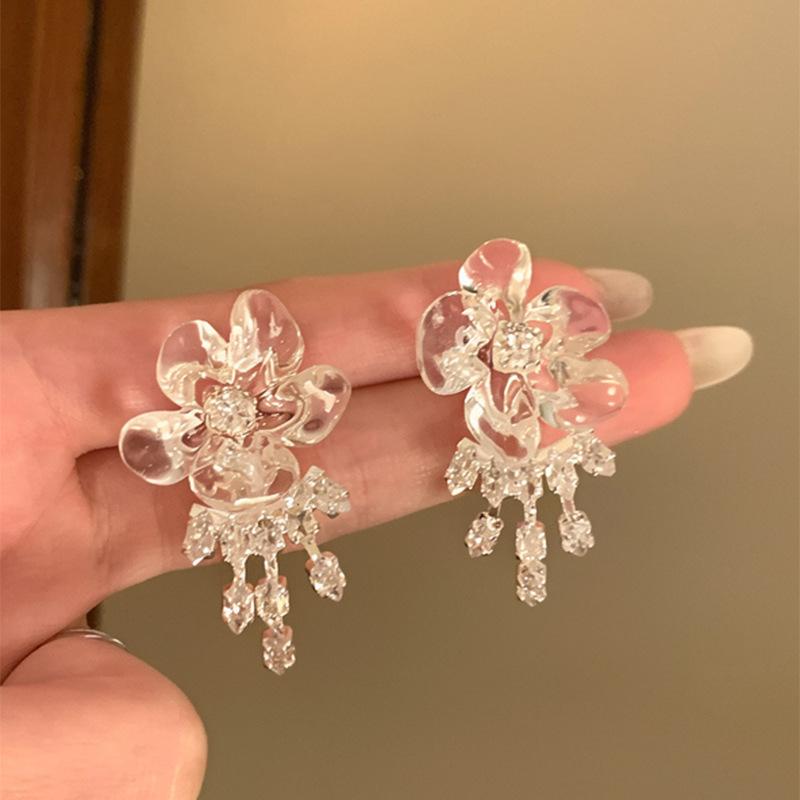 Niche unique design zircon fringed flower stud earrings two-wear earrings women s high-end light luxury temperament earrings
Niche unique design zircon fringed flower stud earrings two-wear earrings women s high-end light luxury temperament earrings