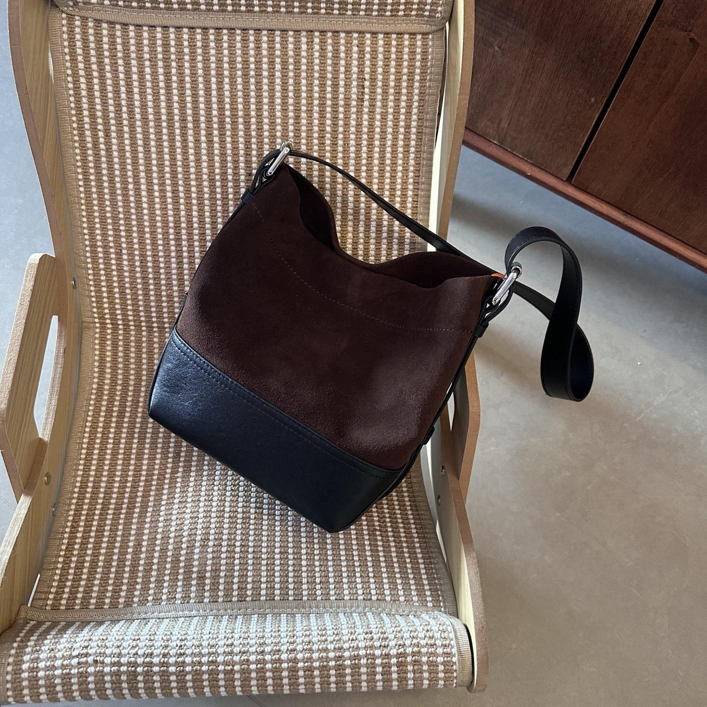 2025 Large Capacity Retro Frosted Cowhide Tote & Shoulder Bag кофейный
2025 Large Capacity Retro Frosted Cowhide Tote & Shoulder Bag кофейный