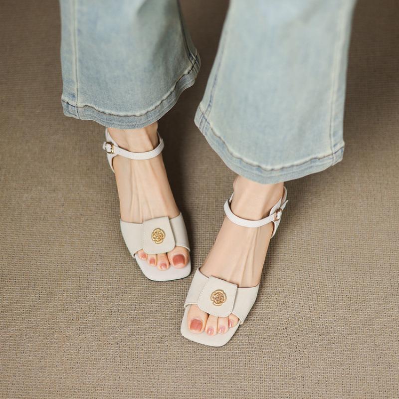 New flat-soled sandals Korean version wide strip sandals women s summer soft-soled large and small size women s shoes solid color rear empty sandals 39 бежевый
New flat-soled sandals Korean version wide strip sandals women s summer soft-soled large and small size women s shoes solid color rear empty sandals 39 бежевый