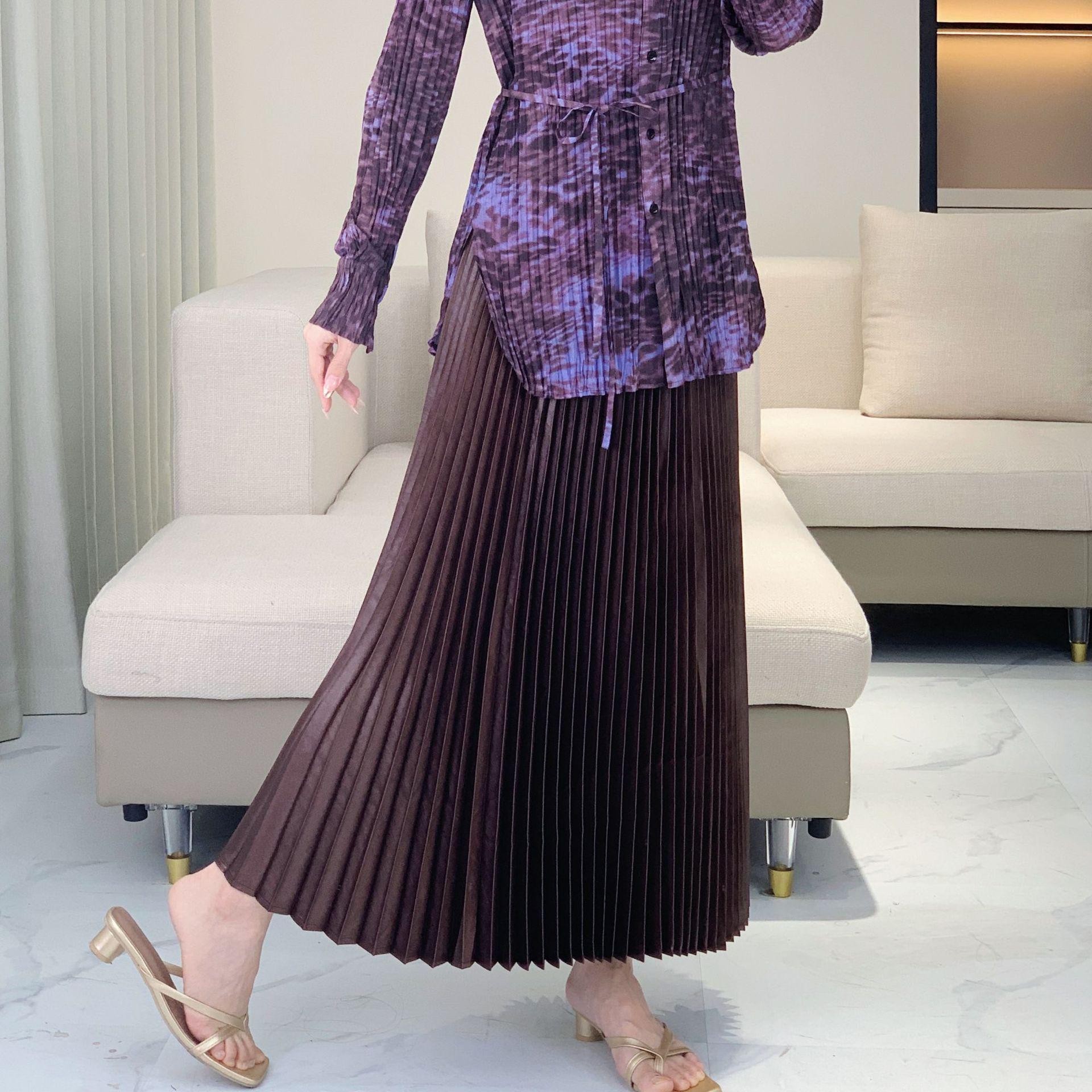 Women s Dark Brown Midi Skirt: Spring-Summer, Casual Retro Style, Draped Pleats One Size (90-150 jin)
Women s Dark Brown Midi Skirt: Spring-Summer, Casual Retro Style, Draped Pleats One Size (90-150 jin)