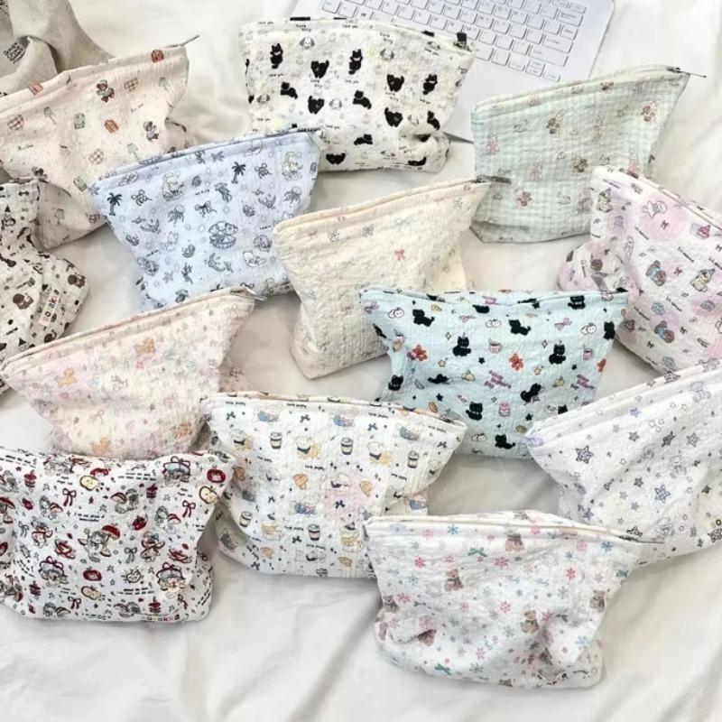 1 шт. Двусторонняя косметичка с мультяшным рисунком, большая вместимость, многофункциональная парусиновая сумка для хранения на молнии для путешествий 23 18 5cm
1 шт. Двусторонняя косметичка с мультяшным рисунком, большая вместимость, многофункциональная парусиновая сумка для хранения на молнии для путешествий 23 18 5cm