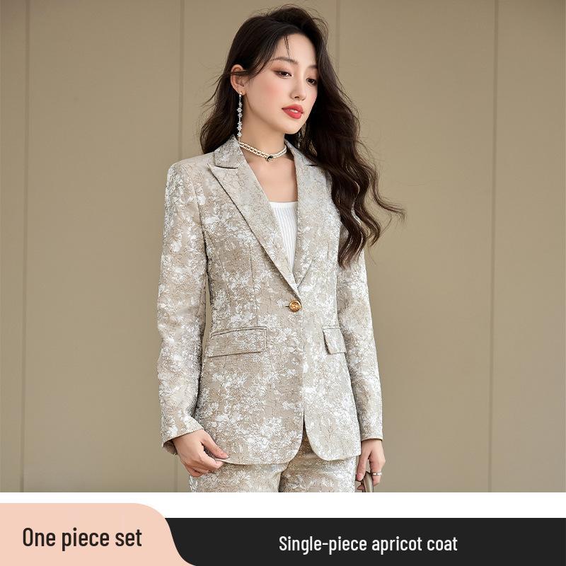 Женский приталенный блейзер из жаккарда с атласным эффектом - Бежевый костюм в национальном стиле, Коллекция Осень 2024 4XL
Женский приталенный блейзер из жаккарда с атласным эффектом - Бежевый костюм в национальном стиле, Коллекция Осень 2024 4XL