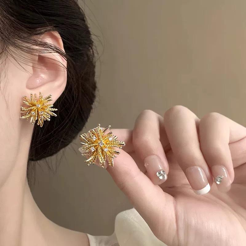 New dandelion gold fireworks earrings design sense niche painless mosquito coil disc ear clips without ear holes light luxury earrings
New dandelion gold fireworks earrings design sense niche painless mosquito coil disc ear clips without ear holes light luxury earrings