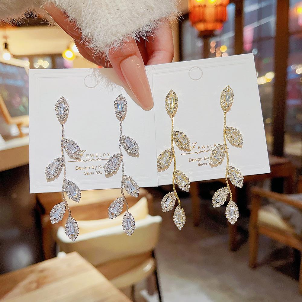 Exaggerated Leaf Tassel Earrings: 925 Silver, Korean Fashion, Elegant & Trendy Long Studs for Women
Exaggerated Leaf Tassel Earrings: 925 Silver, Korean Fashion, Elegant & Trendy Long Studs for Women