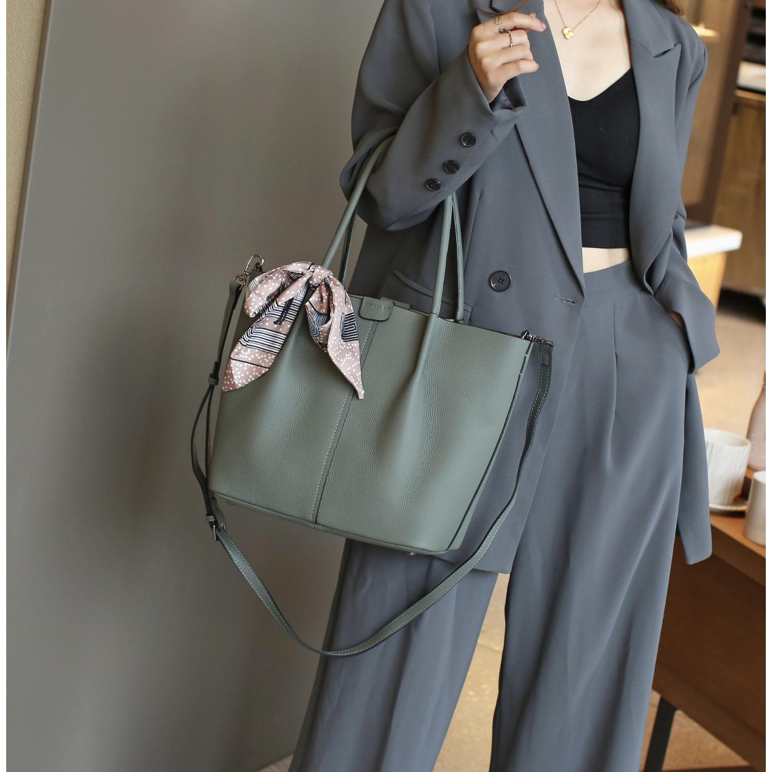 Женская сумка на плечо из коровьей кожи, Мессенджер большой вместимости, Стильная и простая сумка для покупок, Сумка-ракушка с несколькими отделениями и шелковым платком светло-зеленый
Женская сумка на плечо из коровьей кожи, Мессенджер большой вместимости, Стильная и простая сумка для покупок, Сумка-ракушка с несколькими отделениями и шелковым платком светло-зеленый