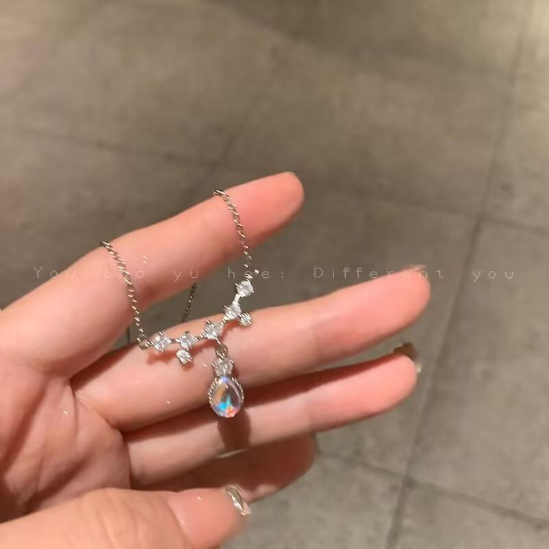Tears Moonlight Stone Necklace Women s ins Style Temperament Design High Sense Pendant Collarbone Chain Birthday
Tears Moonlight Stone Necklace Women s ins Style Temperament Design High Sense Pendant Collarbone Chain Birthday