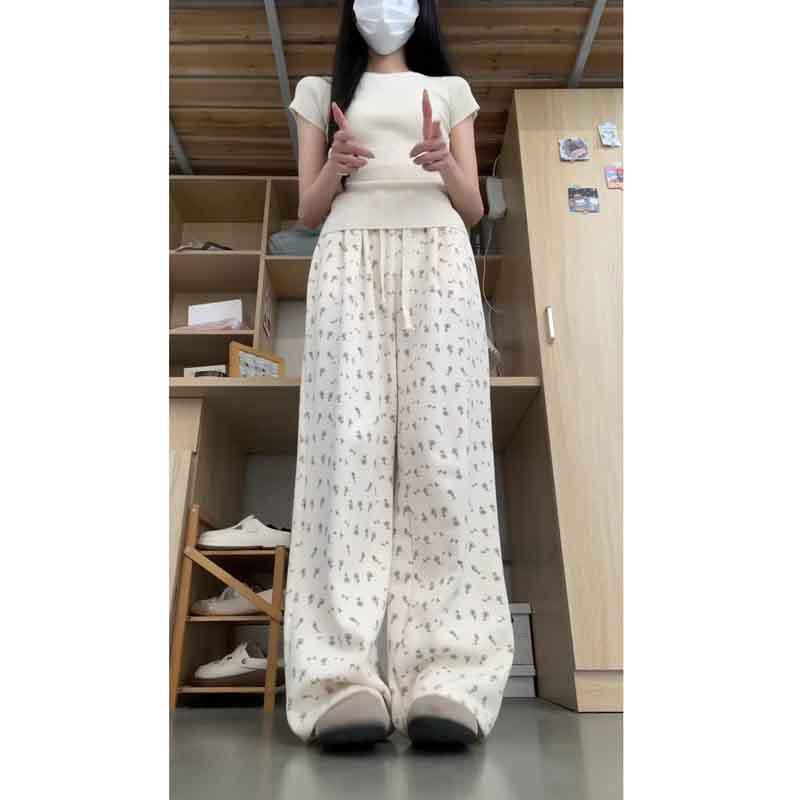 Trendy Floral Wide-Leg Pants for Women: Versatile, Loose Casual Fit for Spring & Autumn, Korean Style for Petite Female Students S (80-95 jin)
Trendy Floral Wide-Leg Pants for Women: Versatile, Loose Casual Fit for Spring & Autumn, Korean Style for Petite Female Students S (80-95 jin)