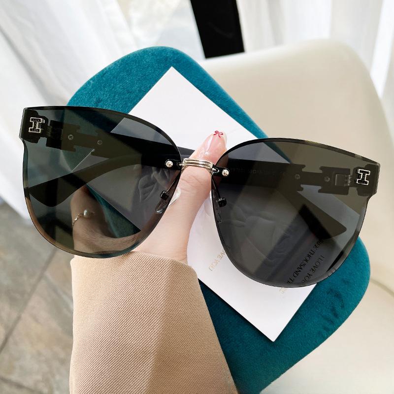 Нейлоновые поляризационные модные женские солнцезащитные очки без оправы в Интернете. Солнцезащитные очки знаменитостей.
Нейлоновые поляризационные модные женские солнцезащитные очки без оправы в Интернете. Солнцезащитные очки знаменитостей.