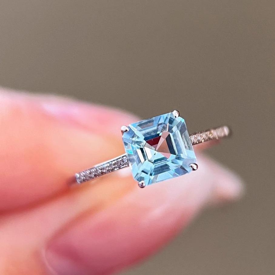 Red Elk s925 Sterling Silver Sea Blue Zircon Ring: Elegant Fashionable Band for Women US Size 8
Red Elk s925 Sterling Silver Sea Blue Zircon Ring: Elegant Fashionable Band for Women US Size 8