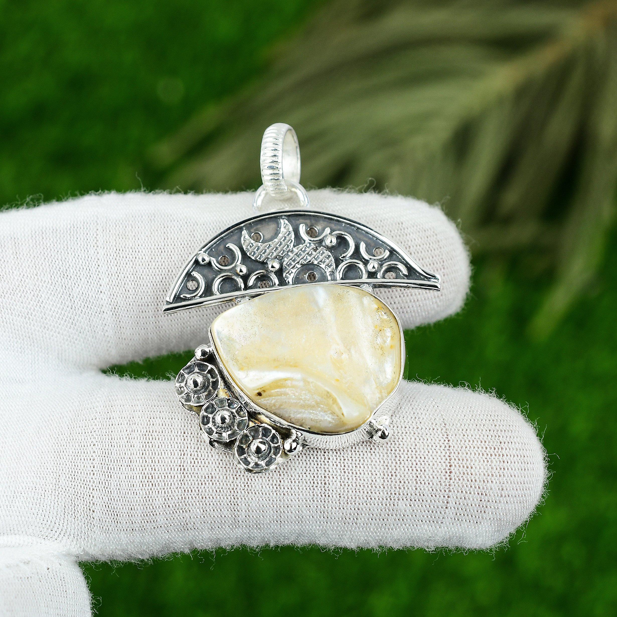 Natural Mother Of Pearl Gemstone Pendant 925 Sterling Silver Jewelry For Girls
Natural Mother Of Pearl Gemstone Pendant 925 Sterling Silver Jewelry For Girls