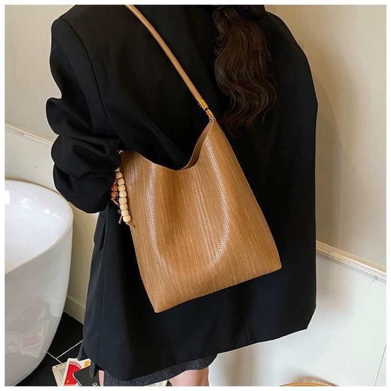 Fashionable Simple Retro Woven Bag Women With High-end Commuting Shoulder Large Capacity Bucket 25x10x31 single package
Fashionable Simple Retro Woven Bag Women With High-end Commuting Shoulder Large Capacity Bucket 25x10x31 single package