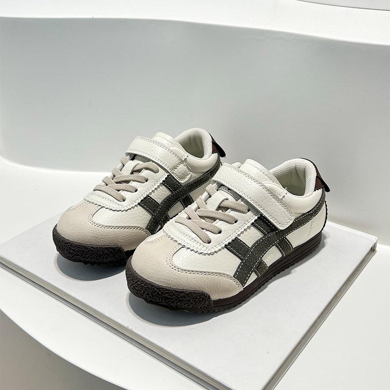 Children s German training shoes spring new retro boys casual shoes girls non-slip soft-soled velvet sports shoes tide 23-25 yards one hand shot 3 pairs
Children s German training shoes spring new retro boys casual shoes girls non-slip soft-soled velvet sports shoes tide 23-25 yards one hand shot 3 pairs