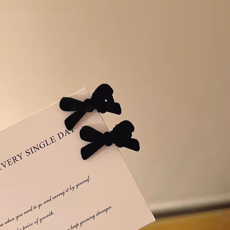 2023 New Christmas Red Bow Hair Clip: Cute Small Side Clip for Women
2023 New Christmas Red Bow Hair Clip: Cute Small Side Clip for Women