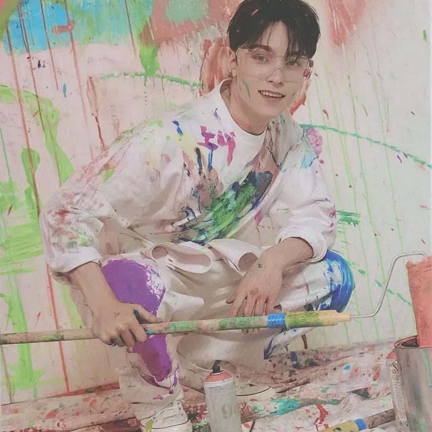 Seventeen Feather Sun Face The Sun Vernon Carat Ban
Seventeen Feather Sun Face The Sun Vernon Carat Ban