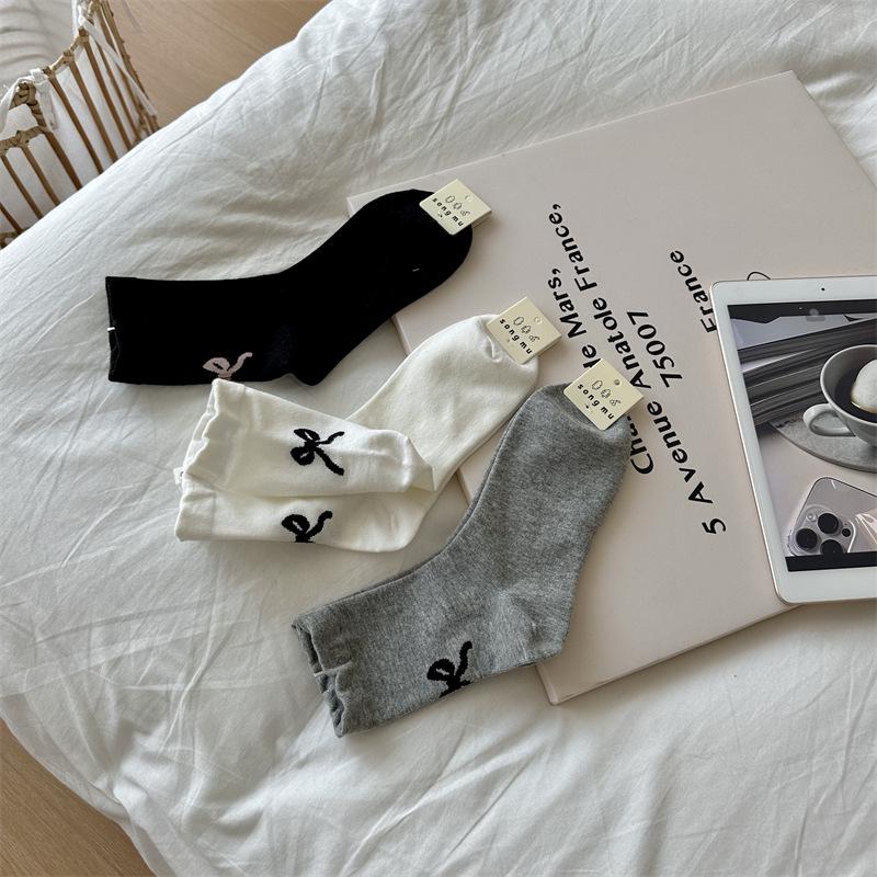 Chic Korean Women s Mid-Calf Bow Socks - Black, White, Grey Pure Cotton One Size білий
Chic Korean Women s Mid-Calf Bow Socks - Black, White, Grey Pure Cotton One Size білий