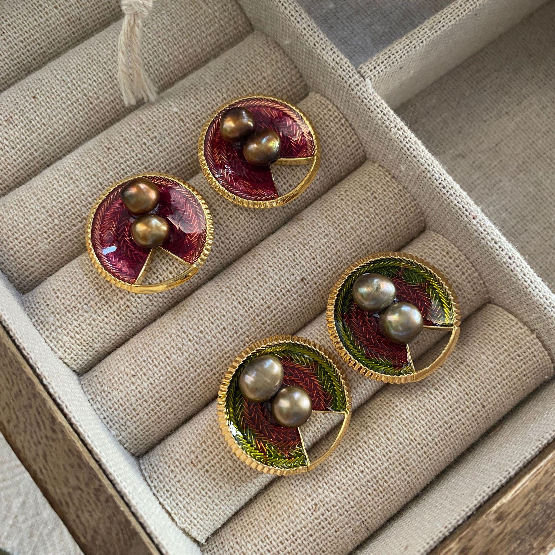 Hollow Gradual Change Design Wind Woven Circle Pearl Earrings Female Creative Temperament Stud Earrings Personalized Earrings
Hollow Gradual Change Design Wind Woven Circle Pearl Earrings Female Creative Temperament Stud Earrings Personalized Earrings