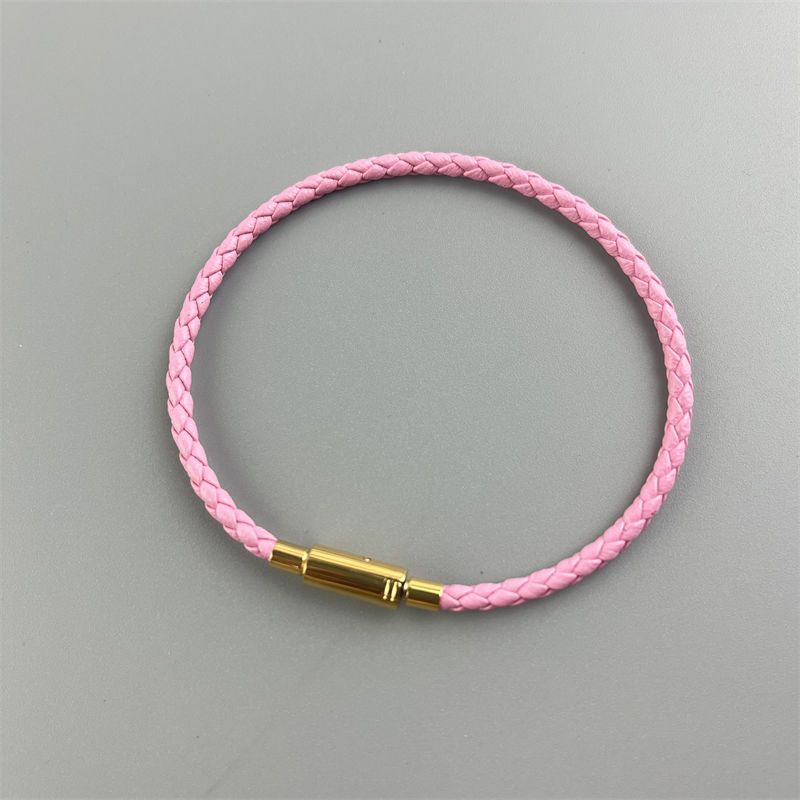 Браслет из кожаного шнура 2,5/3 мм, подходит для бусин-трансферов Zhou Shengjia. Красная веревка года животного, титановая сталь, пряжка-кнопка, ремешок для переноски
Браслет из кожаного шнура 2,5/3 мм, подходит для бусин-трансферов Zhou Shengjia. Красная веревка года животного, титановая сталь, пряжка-кнопка, ремешок для переноски