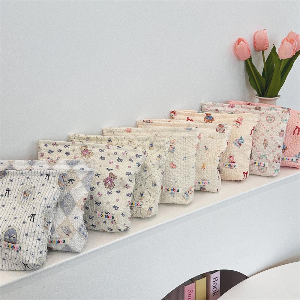 Large Capacity Cosmetics Storage Bag Travel Organizer women Cute Bear Printed Makeup Bags Fashion Cosmetic Bag Women Clutch Bag
Large Capacity Cosmetics Storage Bag Travel Organizer women Cute Bear Printed Makeup Bags Fashion Cosmetic Bag Women Clutch Bag