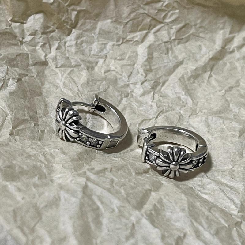 Vintage heavy industry cross earrings, retro temperament, old and not fading, versatile, advanced sense, slightly inlaid earrings, ear buckles.
Vintage heavy industry cross earrings, retro temperament, old and not fading, versatile, advanced sense, slightly inlaid earrings, ear buckles.