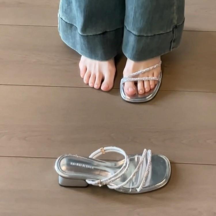 Rhinestone beautiful silver slippers women s 2025 summer new slope heel slippers two wear one word sandals 40 срібний
Rhinestone beautiful silver slippers women s 2025 summer new slope heel slippers two wear one word sandals 40 срібний