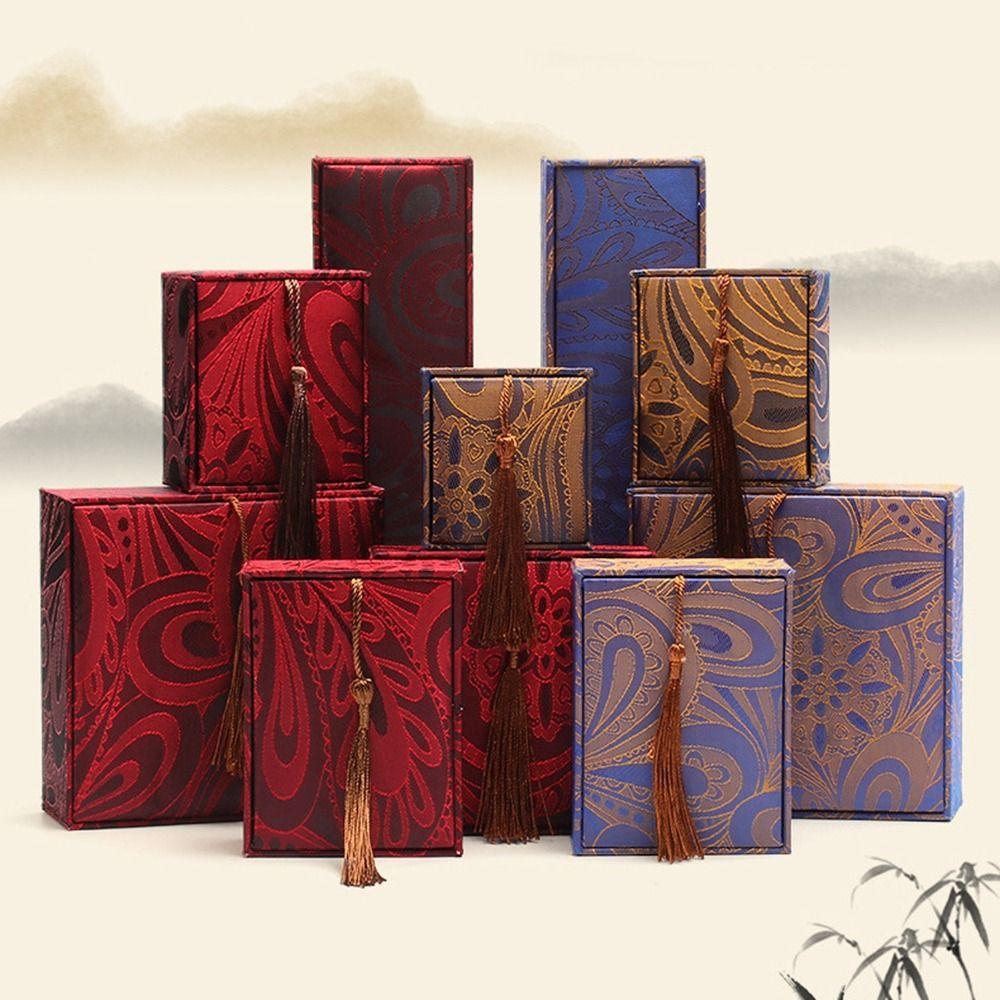Linen Jewelry Packaging Box Chinese Style Ring Gift Box Portable Jewelry Display Box Necklace 6*6.5*3.5cm-Style C
Linen Jewelry Packaging Box Chinese Style Ring Gift Box Portable Jewelry Display Box Necklace 6*6.5*3.5cm-Style C