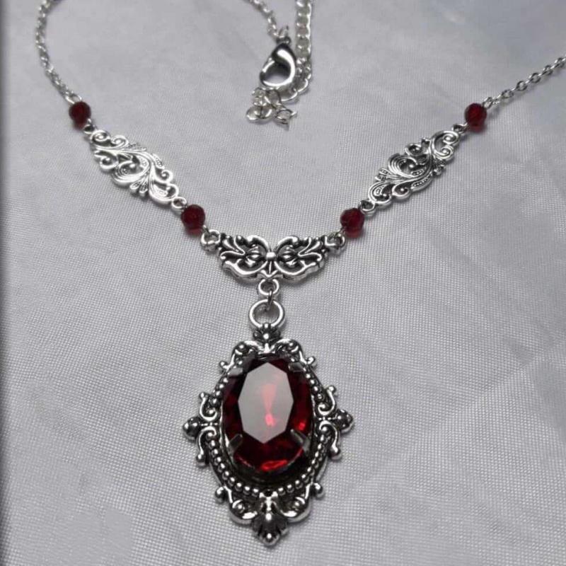 Gothic Vintage Red Quartz Crystal Necklace Butterfly Necklace Vampire Embossed Witch Zircon Accessories Vintage Chokers
Gothic Vintage Red Quartz Crystal Necklace Butterfly Necklace Vampire Embossed Witch Zircon Accessories Vintage Chokers