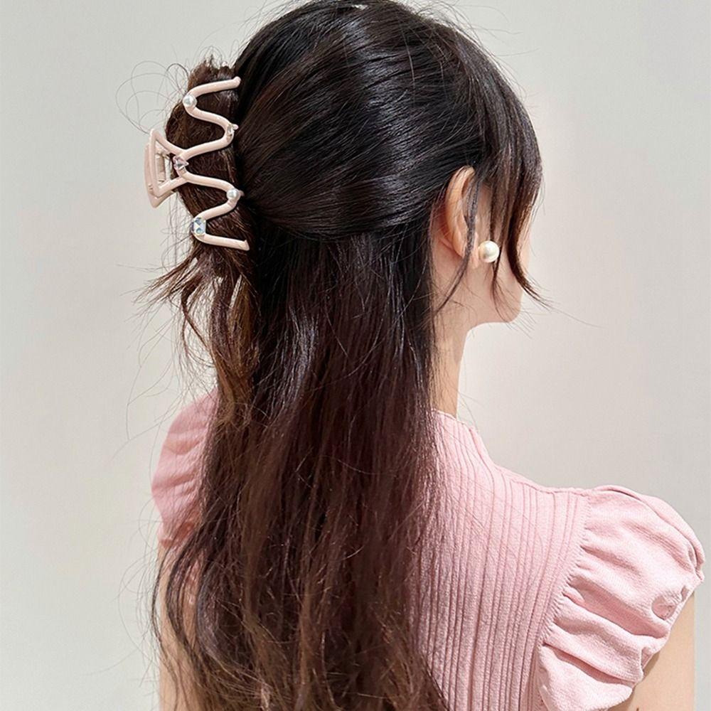 Pentagram Wave Rhinestone Star Hair Claw M Shaped Pearl Grab Clip Sweet Heart Hair Clip Streetwear
Pentagram Wave Rhinestone Star Hair Claw M Shaped Pearl Grab Clip Sweet Heart Hair Clip Streetwear