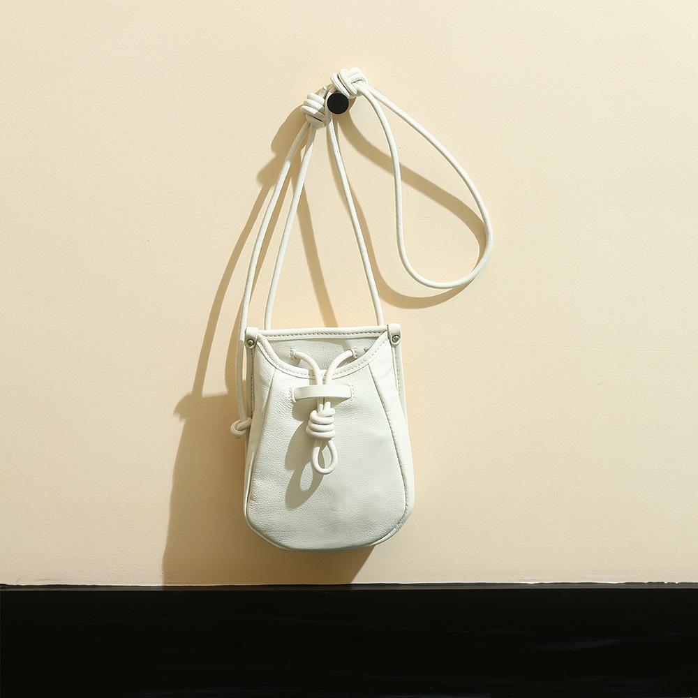 Fashion trend shoulder bag 2025 new leather bag women s drawstring design mobile phone bag large capacity messenger bag
Fashion trend shoulder bag 2025 new leather bag women s drawstring design mobile phone bag large capacity messenger bag