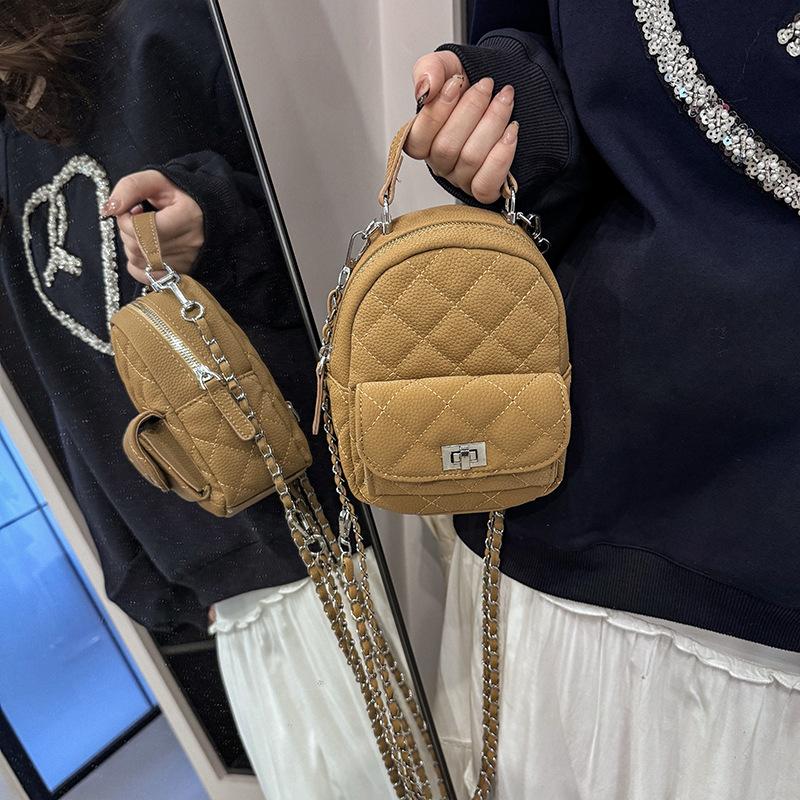 Корейская версия модной женской сумки, нишевый высококачественный женский рюкзак 2024 года, новый мини-рюкзак с бриллиантовой цепочкой 10*8*17 хаки
Корейская версия модной женской сумки, нишевый высококачественный женский рюкзак 2024 года, новый мини-рюкзак с бриллиантовой цепочкой 10*8*17 хаки