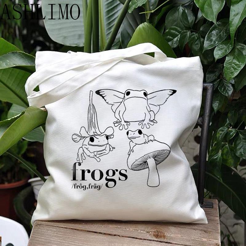 Винтажная модная школьная сумка с рисунком лягушки, новая сумка на плечо в стиле Харадзюку, большая вместительная сумка с принтом Ulzzang, повседневная холщовая сумка в стиле аниме, сумка Eom
Винтажная модная школьная сумка с рисунком лягушки, новая сумка на плечо в стиле Харадзюку, большая вместительная сумка с принтом Ulzzang, повседневная холщовая сумка в стиле аниме, сумка Eom