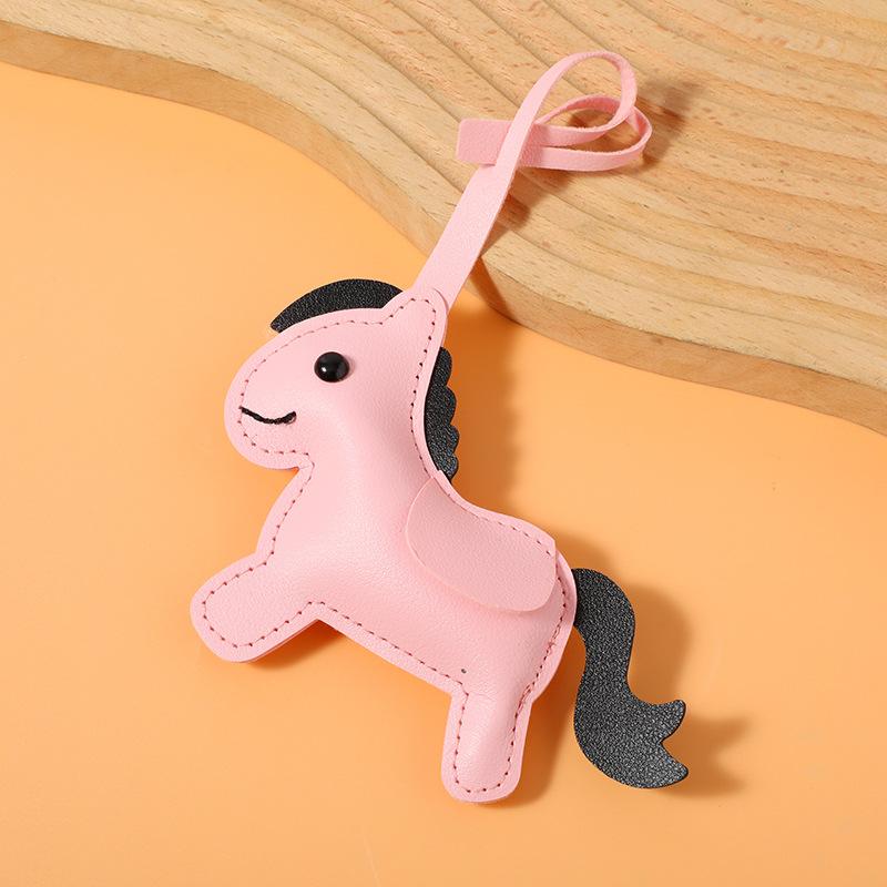 Women s Bag Pony Keychain Pendant High Quality PU Leather Horse Ornament Handmade Stitching Charm Fashion Accessories Gift розовый
Women s Bag Pony Keychain Pendant High Quality PU Leather Horse Ornament Handmade Stitching Charm Fashion Accessories Gift розовый