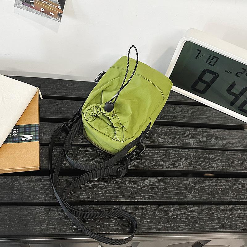 Mobile phone bag Women s crossbody autumn and winter mini bag Lightweight casual small satchel outdoor sports water cup bag зелений
Mobile phone bag Women s crossbody autumn and winter mini bag Lightweight casual small satchel outdoor sports water cup bag зелений