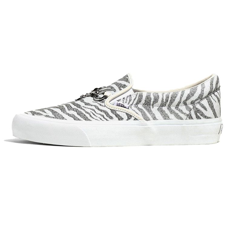 Vans Needles x Vault Classic Slip-On V Animal Print — белые кроссовки унисекс VN0A3QXY2GT
Vans Needles x Vault Classic Slip-On V Animal Print — белые кроссовки унисекс VN0A3QXY2GT