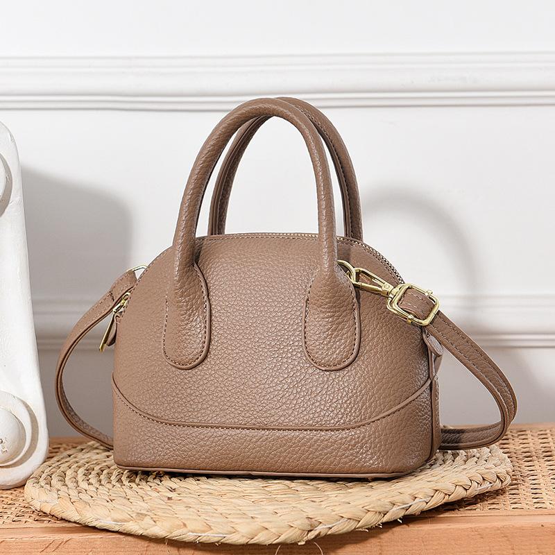 Bags Women s messenger bags 2025 new high-end large-capacity handbags niche single shoulder versatile women s bags tide сірий колір
Bags Women s messenger bags 2025 new high-end large-capacity handbags niche single shoulder versatile women s bags tide сірий колір