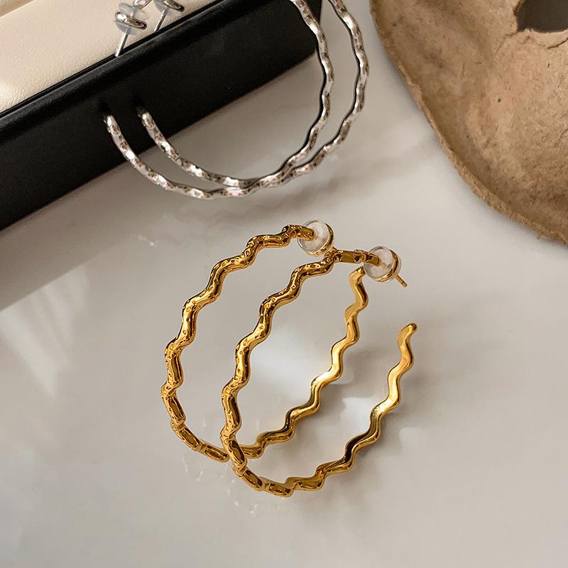 Wave letter C stud earrings Atmospheric earrings Stylish and simple personalized earrings
Wave letter C stud earrings Atmospheric earrings Stylish and simple personalized earrings