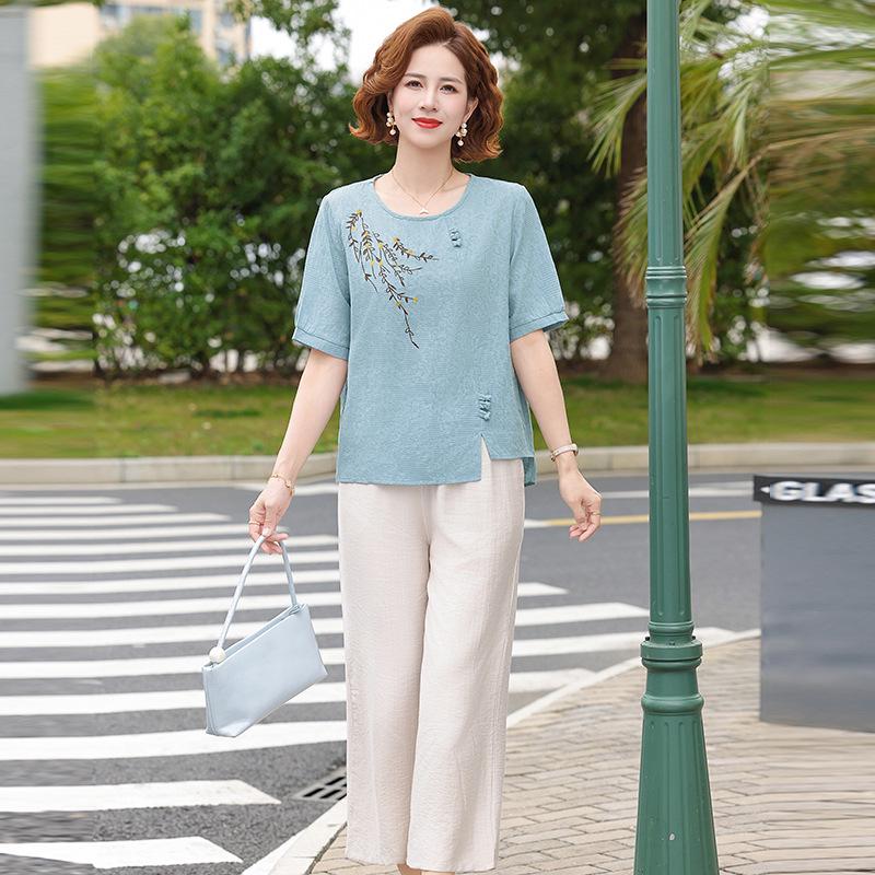 Cotton Women s Retro Embroidered Frog Button Top - Summer Plus Size Short Sleeve Wide-Leg T-Shirt 5XL (suitable for 145-160 jin) синій
Cotton Women s Retro Embroidered Frog Button Top - Summer Plus Size Short Sleeve Wide-Leg T-Shirt 5XL (suitable for 145-160 jin) синій