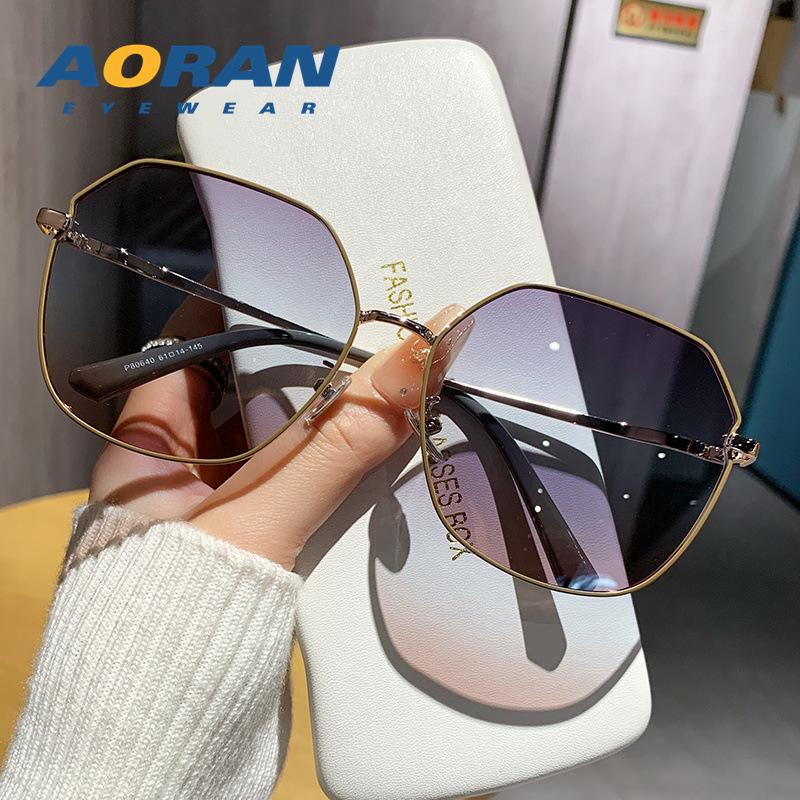 2026New anti-UV sunglasses for women with round faces, fashionable street style, large frame, slimming polarized glasses, women s sunglasses Green-gold frame with gra
2026New anti-UV sunglasses for women with round faces, fashionable street style, large frame, slimming polarized glasses, women s sunglasses Green-gold frame with gra