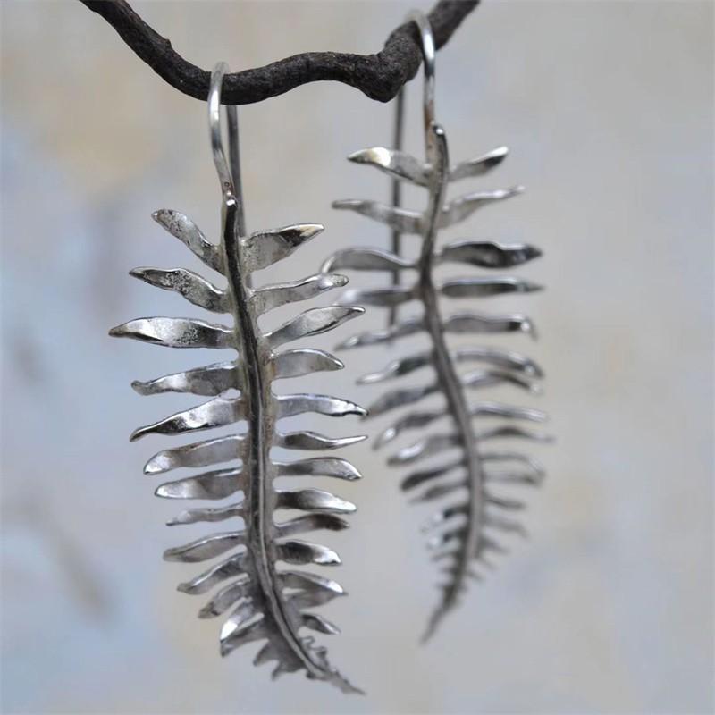 Винтажные серьги-подвески из металла медного цвета с геометрическим узором и полым листом для женщин, ювелирные изделия
Винтажные серьги-подвески из металла медного цвета с геометрическим узором и полым листом для женщин, ювелирные изделия