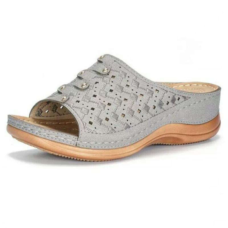 Summer new flat bottom carved hollow rivets fish mouth cool slippers women wish large size women s slippers 43
Summer new flat bottom carved hollow rivets fish mouth cool slippers women wish large size women s slippers 43