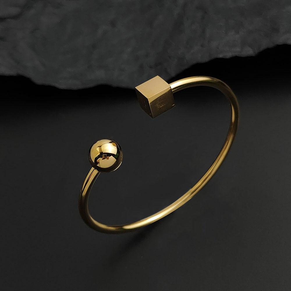 Simple Steel Wire Ball Cube Gold-plated Stainless Steel Women s Bracelet, Waterproof and Rust-free, Worn By Couples золотий
Simple Steel Wire Ball Cube Gold-plated Stainless Steel Women s Bracelet, Waterproof and Rust-free, Worn By Couples золотий