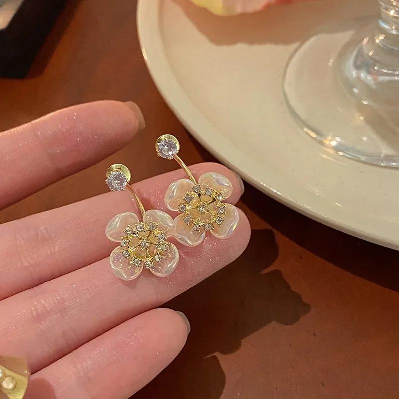 Новый стиль, инкрустированные ракушками, серьги с цветами и бриллиантами, легкие, роскошный модный дизайн, персонализированные серьги для женщин
Новый стиль, инкрустированные ракушками, серьги с цветами и бриллиантами, легкие, роскошный модный дизайн, персонализированные серьги для женщин